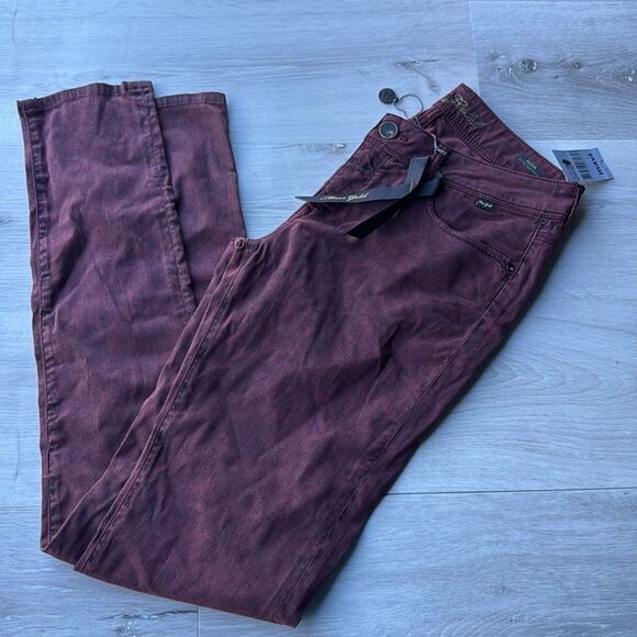 MAVI GOLD Alexa Skinny Jeans
Mid Rise super skinny plum color size 27/33 NWT - Picture 7 of 9